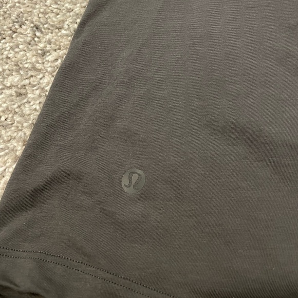 Lululemon Tie Knot Activewear Tee - Picture 2 of 2